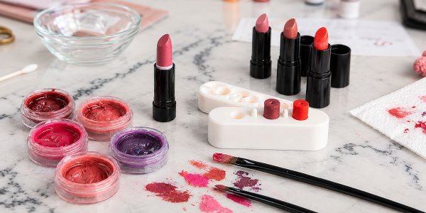 آموزش ساخت رژ لب طبیعی و گیاهی